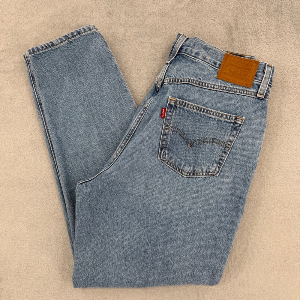 Levis Premium Womens 31 80s Mom Jeans Medium Wash High Rise Tapered Blue Denim